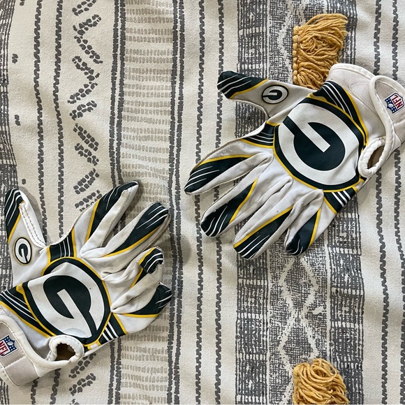 Like new Green Bay Packers football uniform - Picture 5 of 15